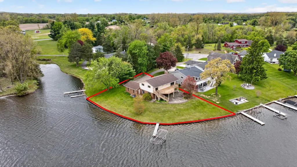 332 Riviera Drive Columbia Township MI 49230