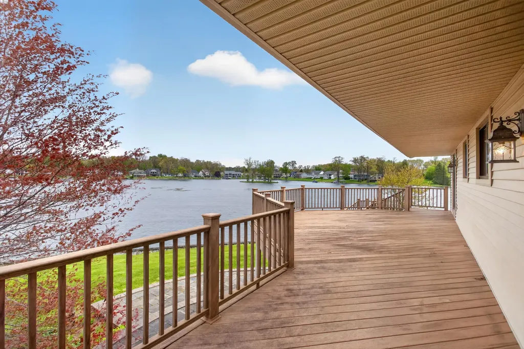332 Riviera Drive Columbia Township MI 49230