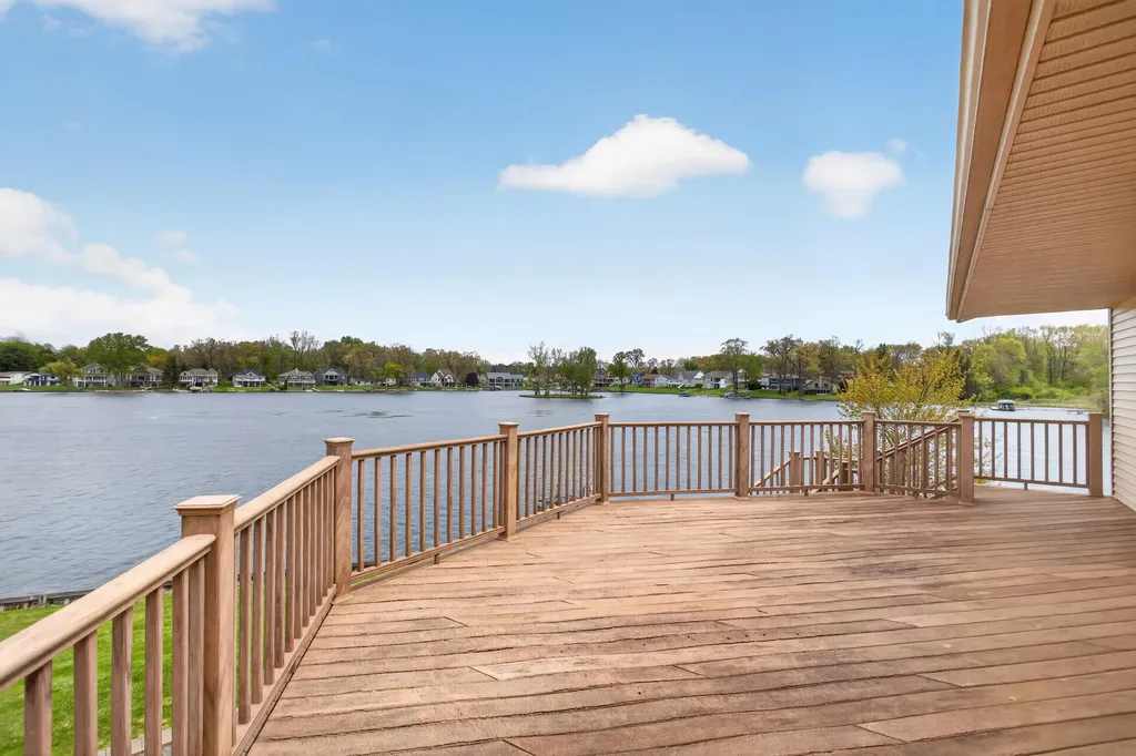 332 Riviera Drive Columbia Township MI 49230