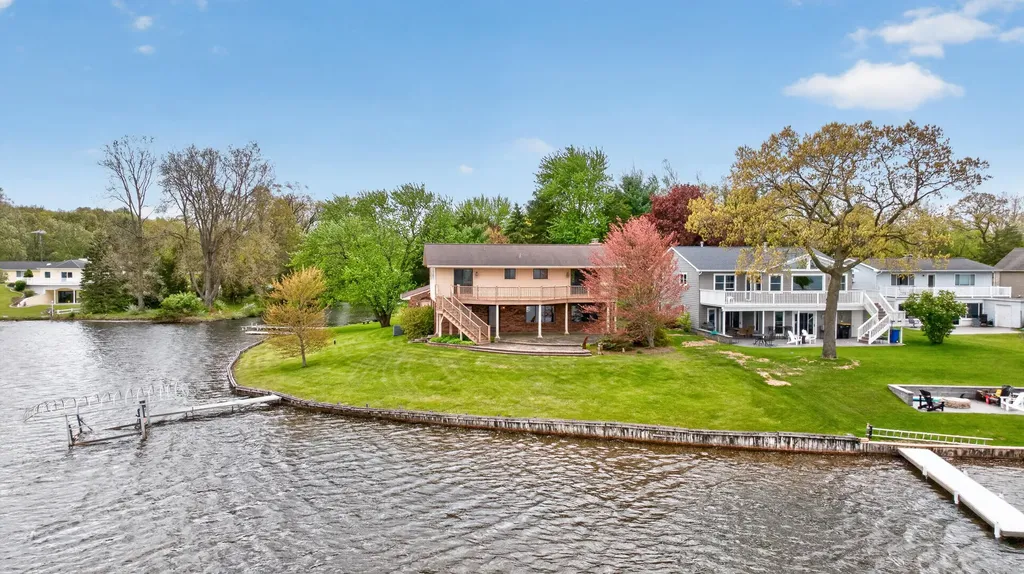 332 Riviera Drive Columbia Township MI 49230