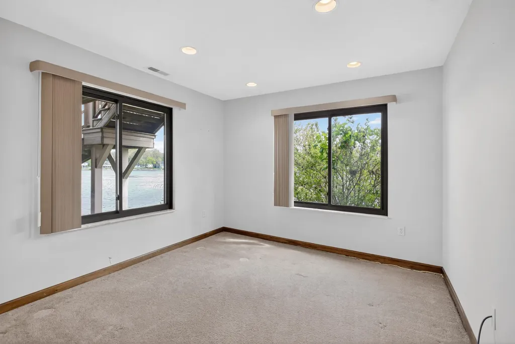 332 Riviera Drive Columbia Township MI 49230
