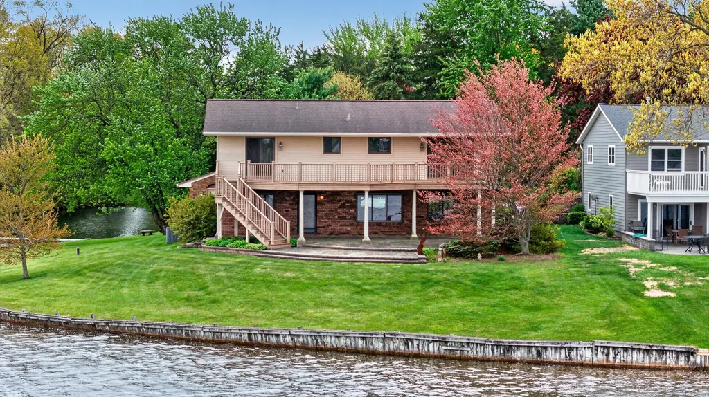 332 Riviera Drive Columbia Township MI 49230