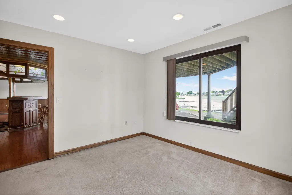 332 Riviera Drive Columbia Township MI 49230