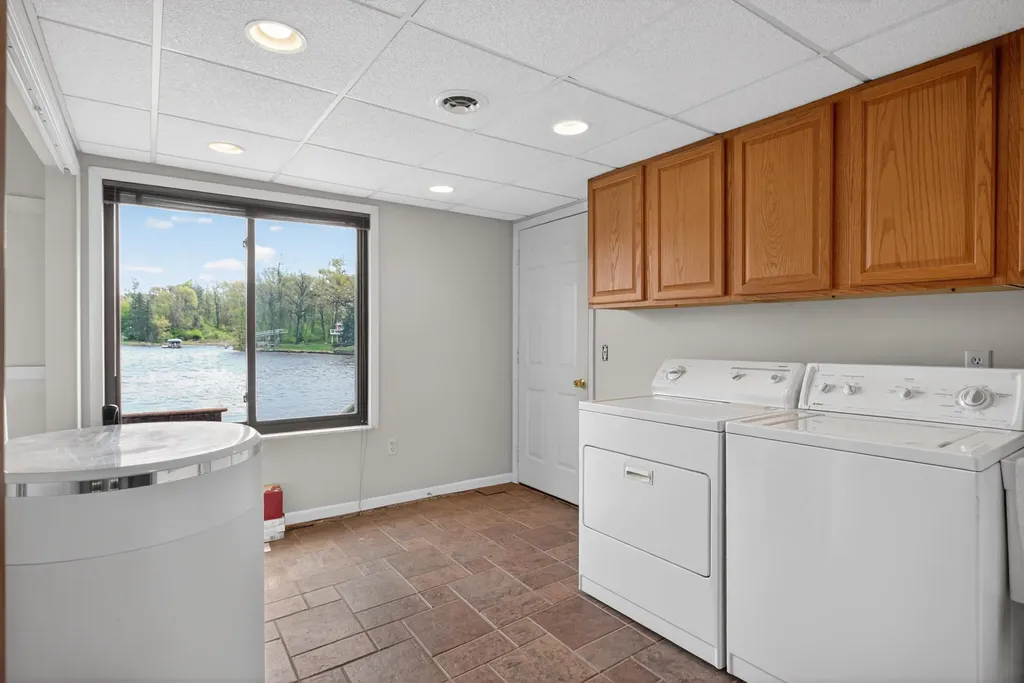 332 Riviera Drive Columbia Township MI 49230