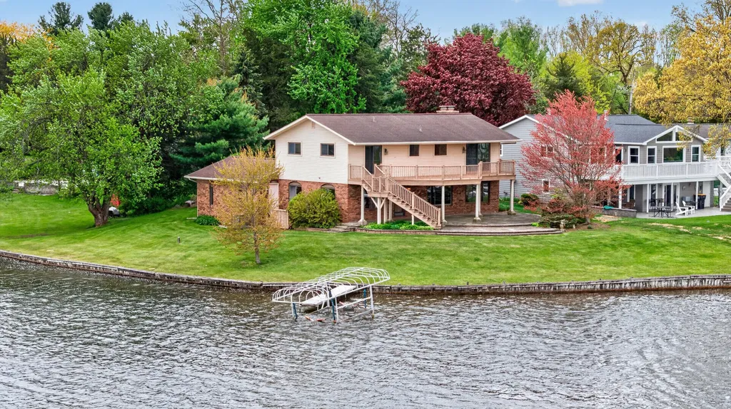 332 Riviera Drive Columbia Township MI 49230