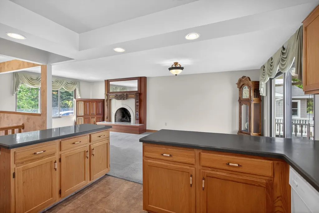 332 Riviera Drive Columbia Township MI 49230