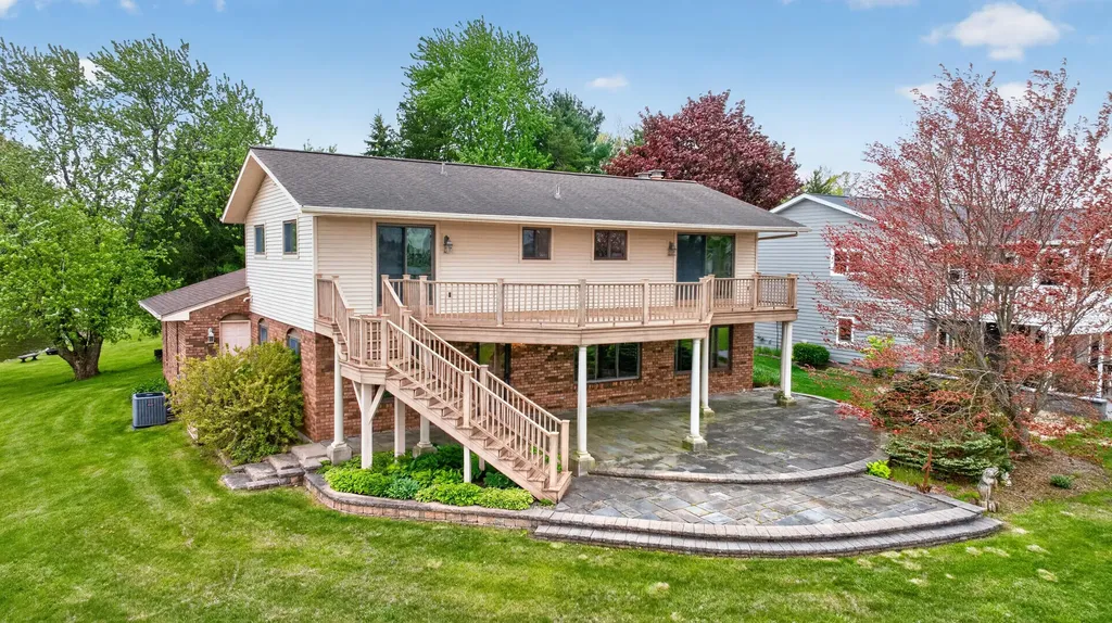 332 Riviera Drive Columbia Township MI 49230