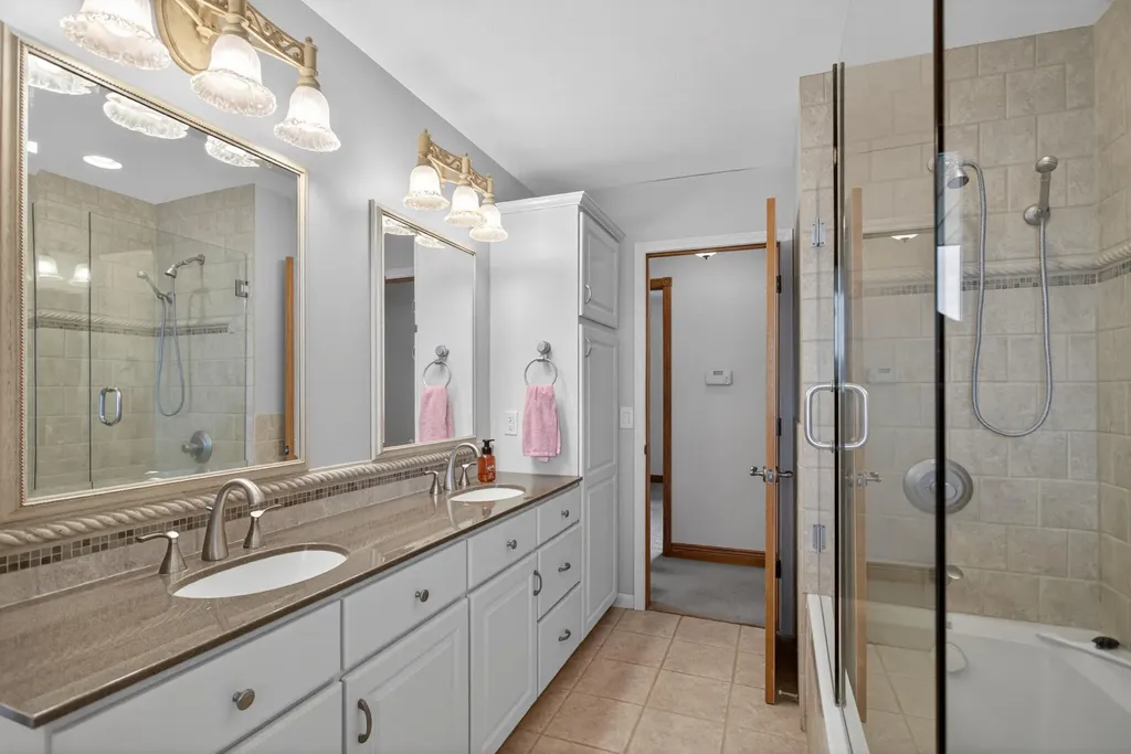 332 Riviera Drive Columbia Township MI 49230