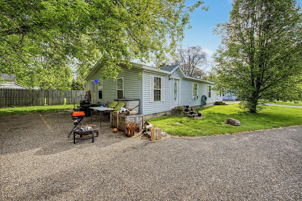213 Reading Avenue Jonesville City MI 49250