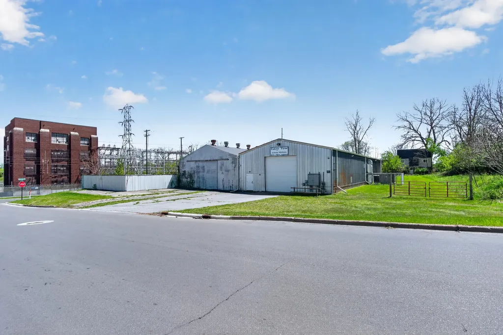 301 Hillsdale Street Blackman Charter Township MI 49202