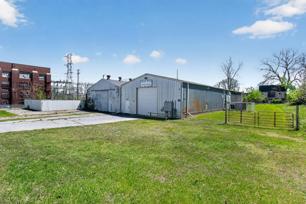 301 Hillsdale Street Blackman Charter Township MI 49202