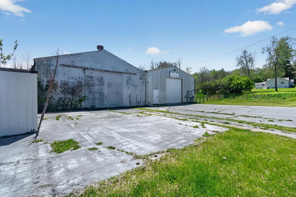 301 Hillsdale Street Blackman Charter Township MI 49202