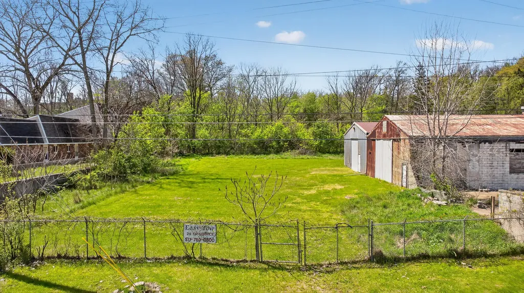 301 Hillsdale Street Blackman Charter Township MI 49202