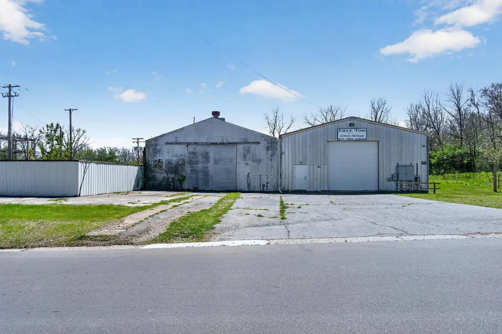 301 Hillsdale Street Blackman Charter Township MI 49202