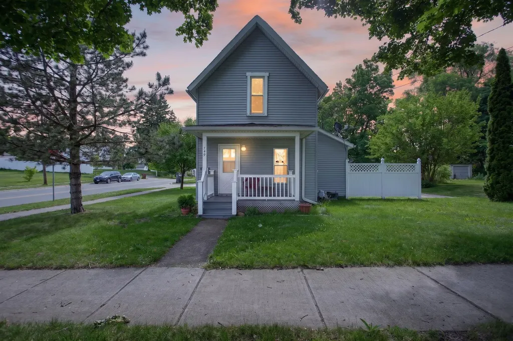 749 Kennedy Street Jackson City MI 49202