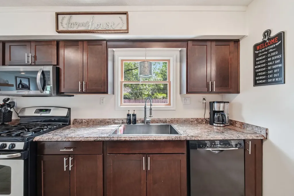 825 Gerald Avenue Summit Township MI 49203