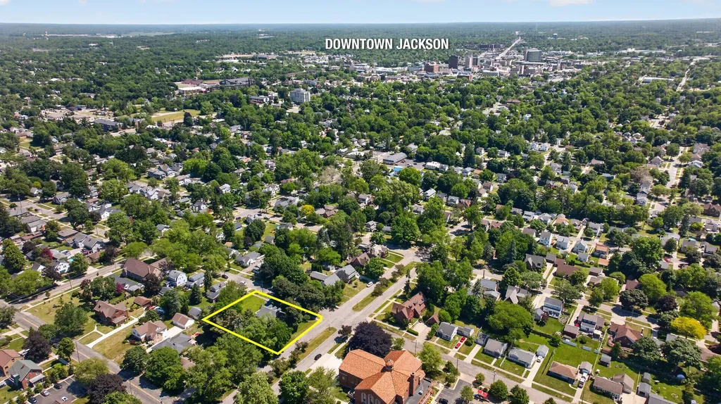 612 S Bowen Jackson City MI 49203