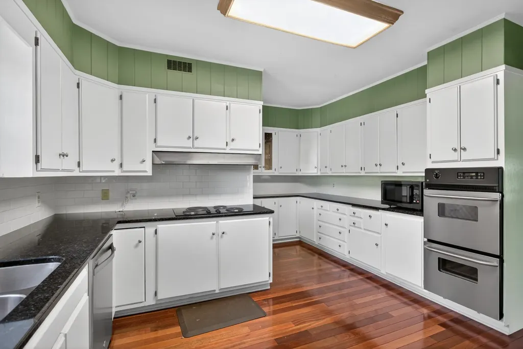 612 S Bowen Jackson City MI 49203