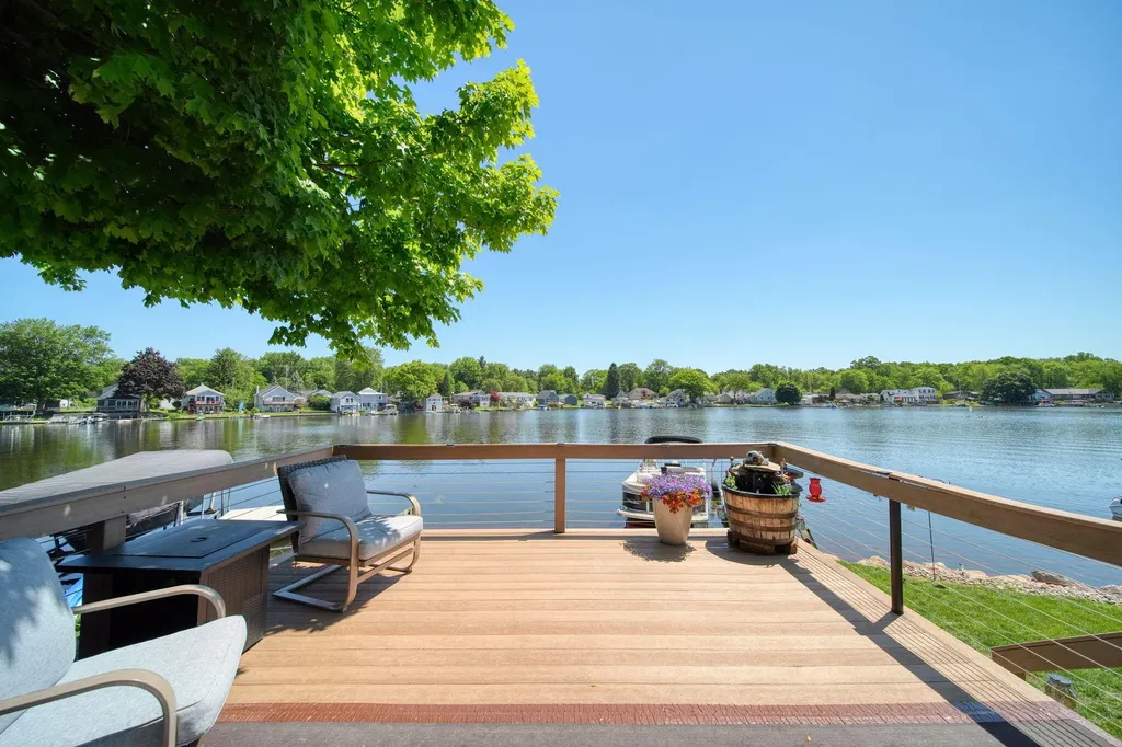 245 Duryeas Point Leoni Township MI 49254