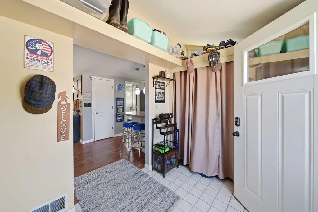 245 Duryeas Point Leoni Township MI 49254