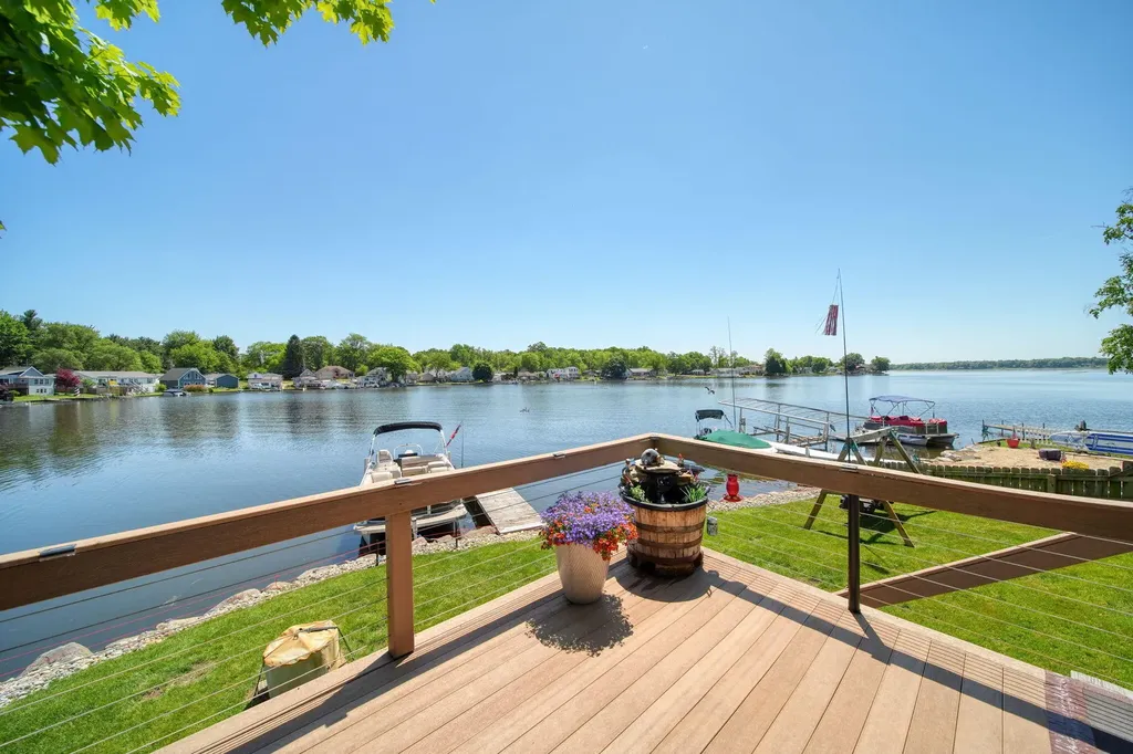 245 Duryeas Point Leoni Township MI 49254