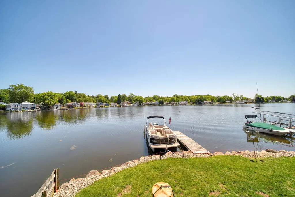 245 Duryeas Point Leoni Township MI 49254