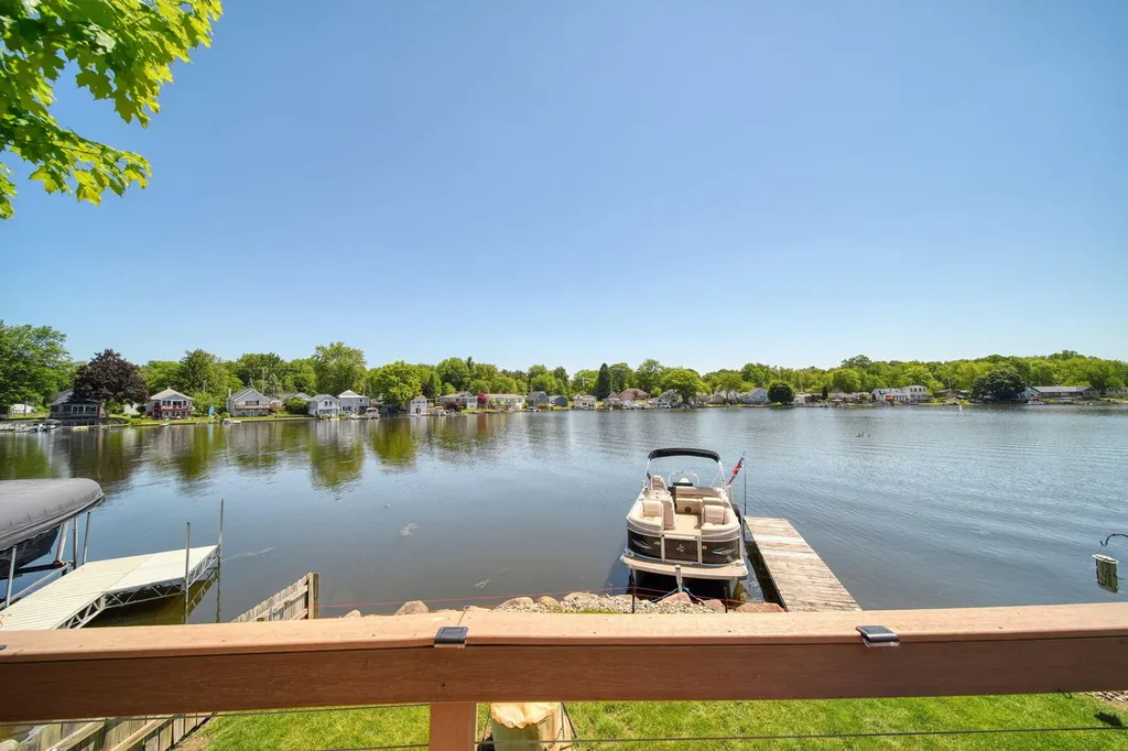 245 Duryeas Point Leoni Township MI 49254