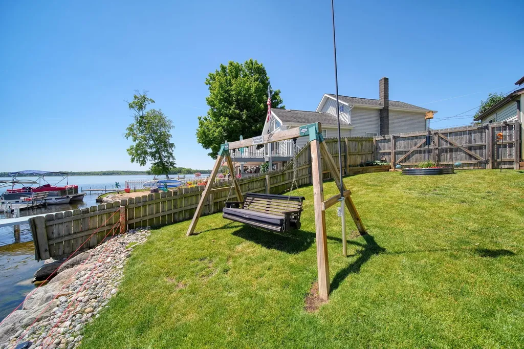 245 Duryeas Point Leoni Township MI 49254
