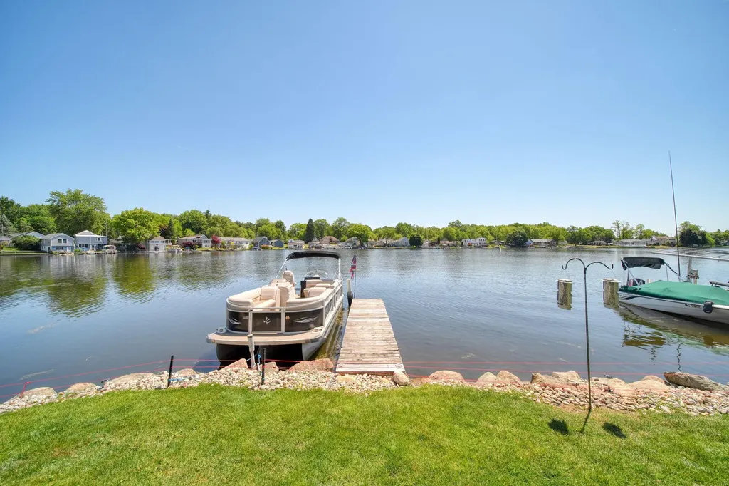245 Duryeas Point Leoni Township MI 49254