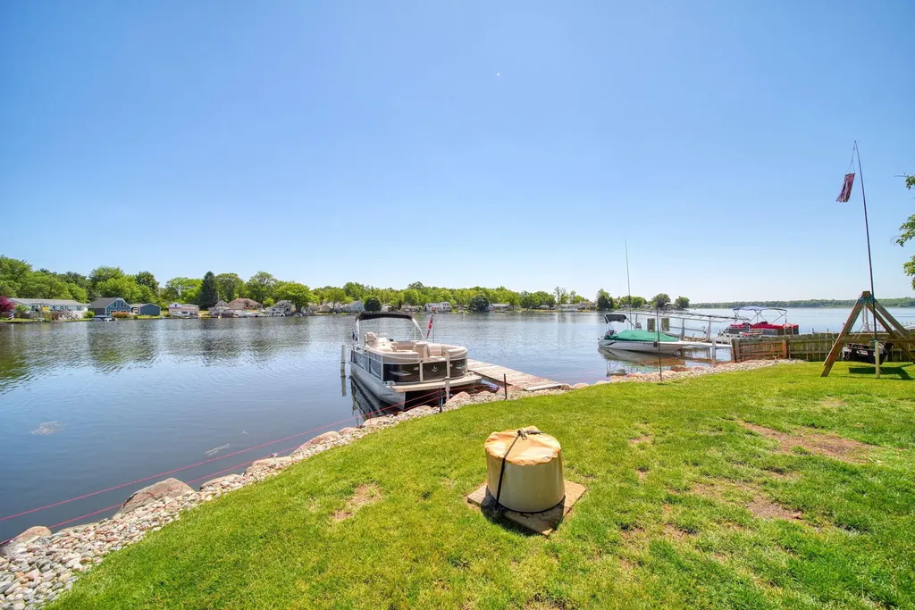 245 Duryeas Point Leoni Township MI 49254