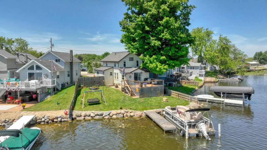 245 Duryeas Point Leoni Township MI 49254