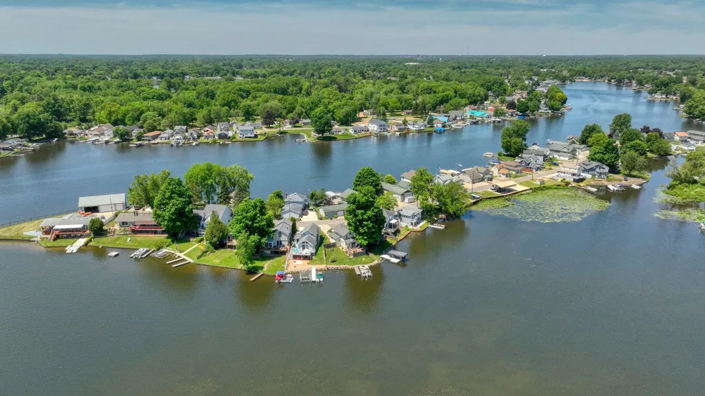 245 Duryeas Point Leoni Township MI 49254