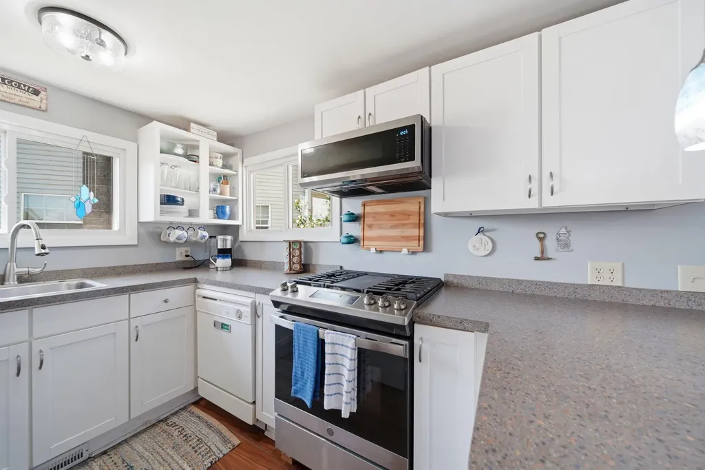 245 Duryeas Point Leoni Township MI 49254