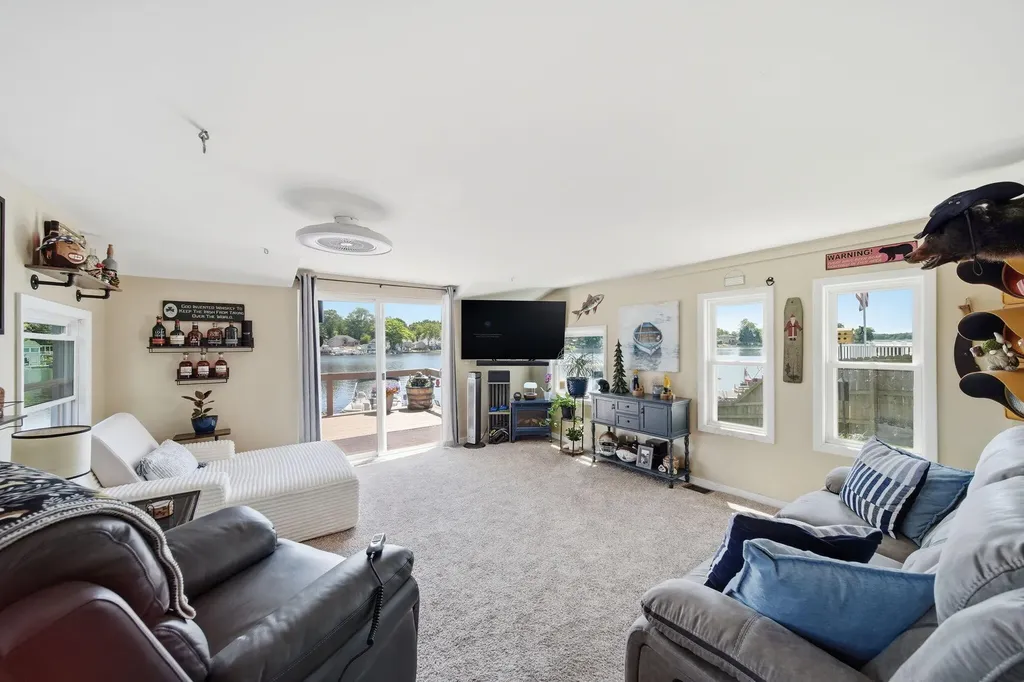 245 Duryeas Point Leoni Township MI 49254