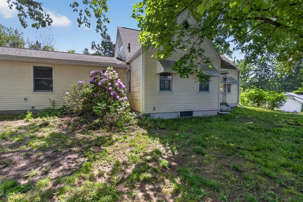 2627 Cooper Street Blackman Charter Township MI 49201