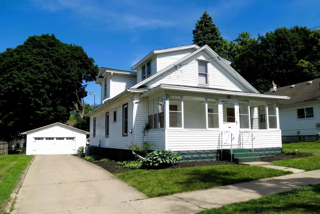 743 Ellery Avenue Jackson City MI 49202