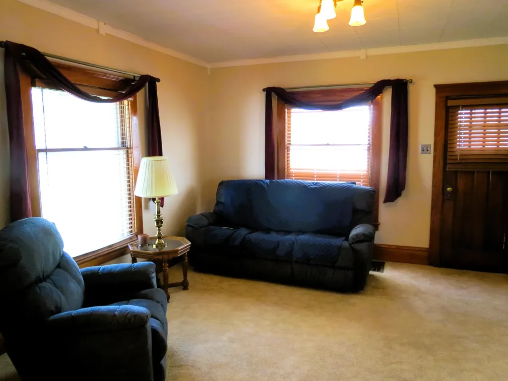 743 Ellery Avenue Jackson City MI 49202