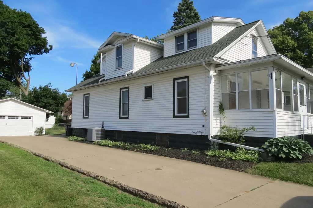 743 Ellery Avenue Jackson City MI 49202