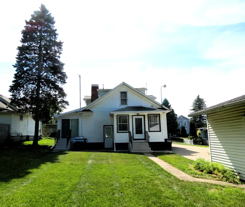 743 Ellery Avenue Jackson City MI 49202