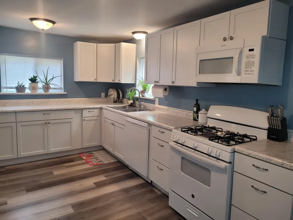 52 W Bacon Street Hillsdale City MI 49242