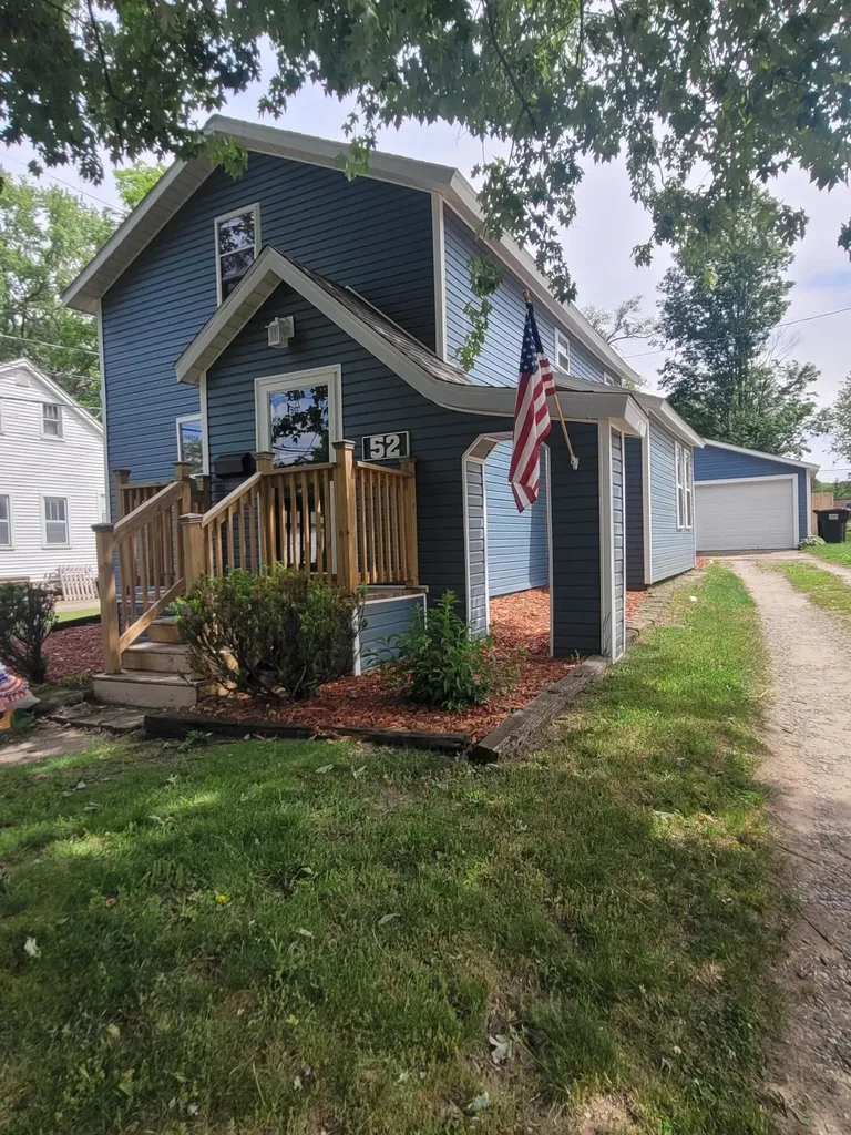 52 W Bacon Street Hillsdale City MI 49242
