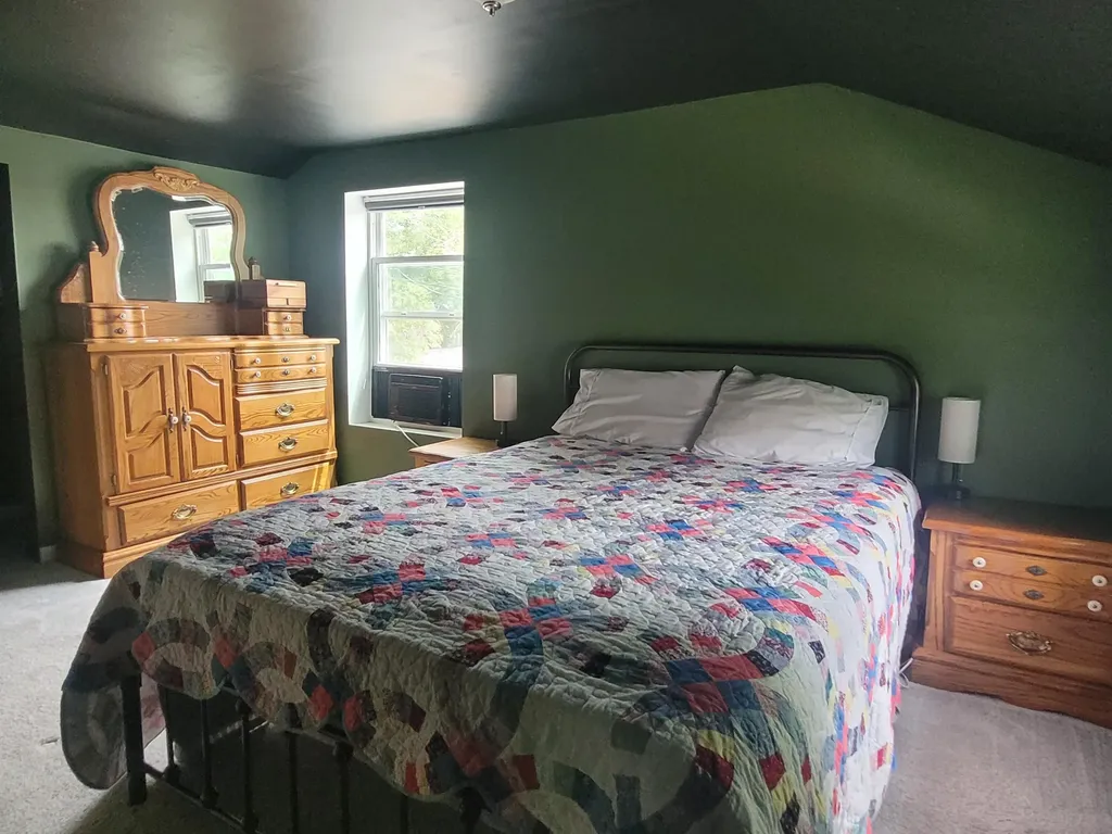 52 W Bacon Street Hillsdale City MI 49242