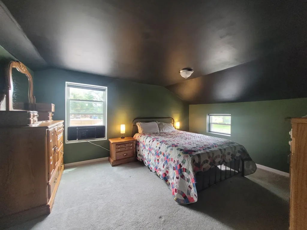 52 W Bacon Street Hillsdale City MI 49242