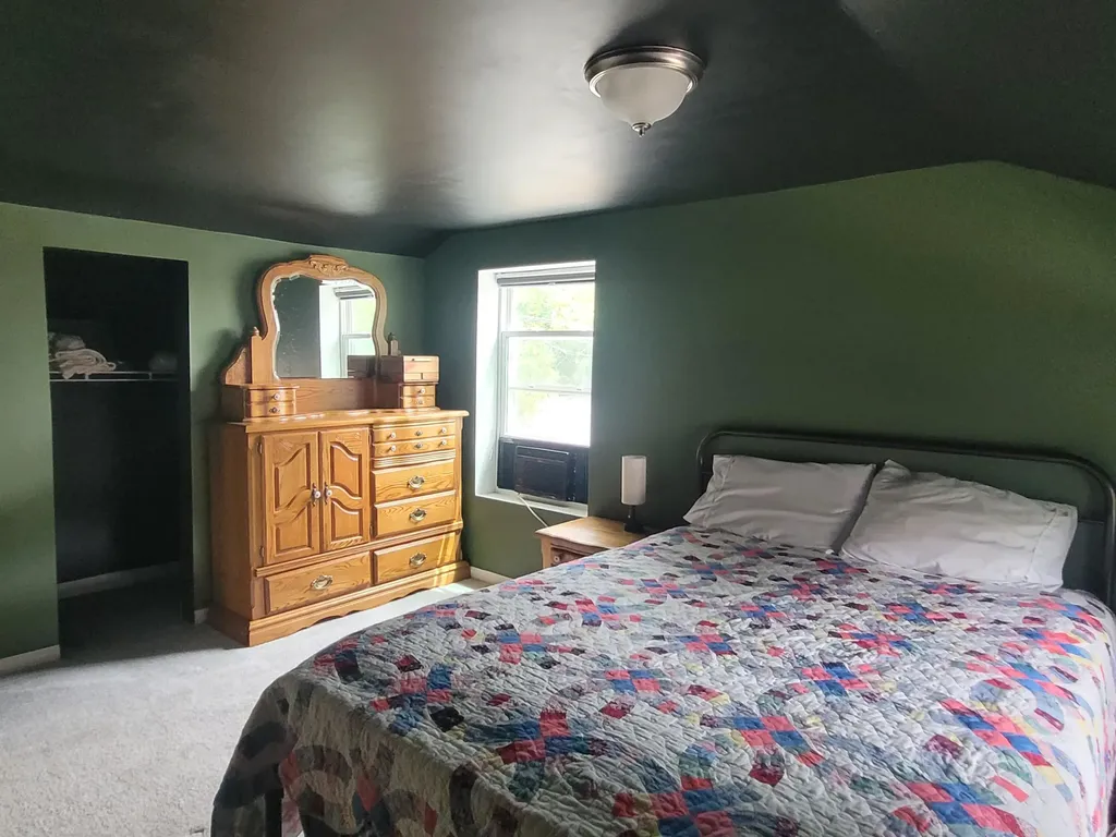 52 W Bacon Street Hillsdale City MI 49242