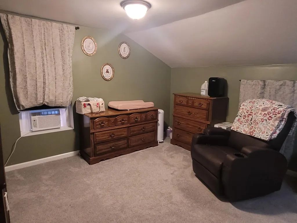 52 W Bacon Street Hillsdale City MI 49242