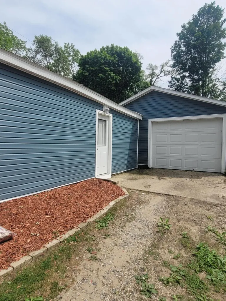 52 W Bacon Street Hillsdale City MI 49242