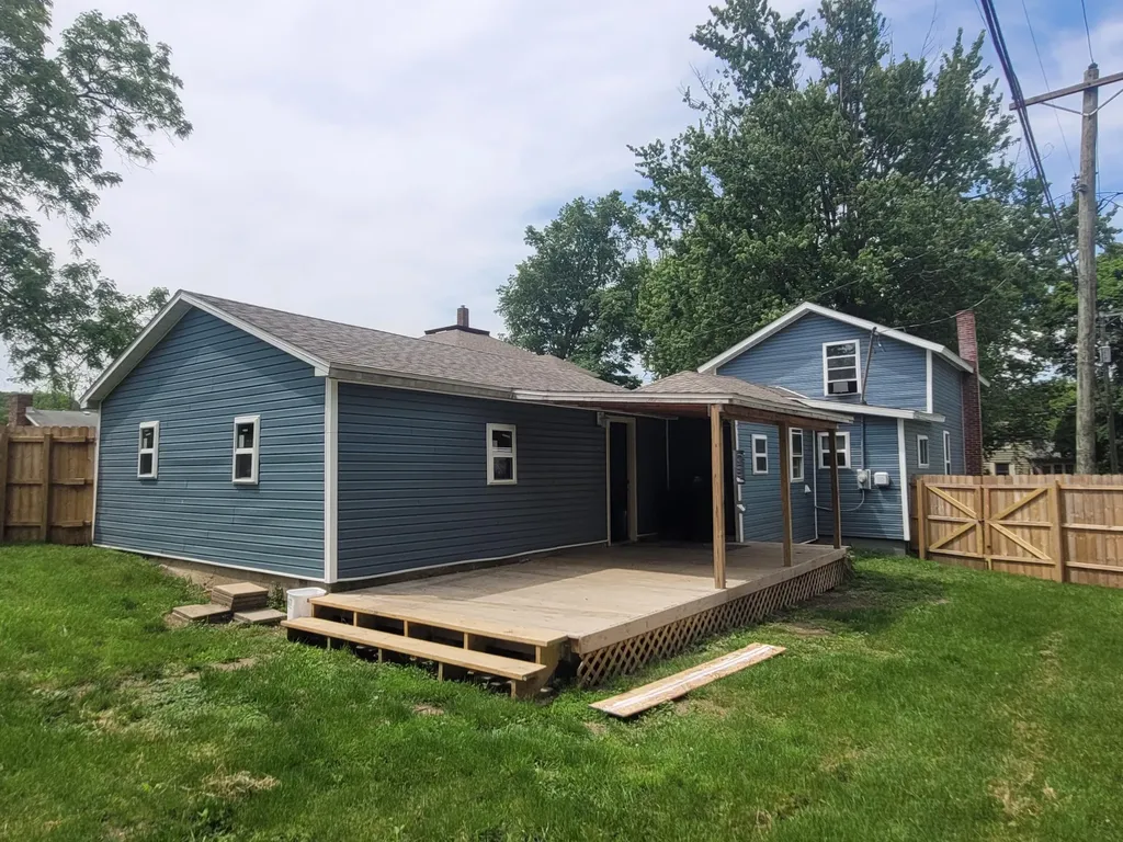 52 W Bacon Street Hillsdale City MI 49242