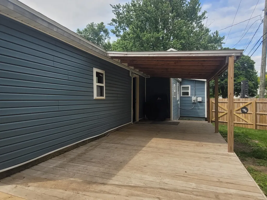 52 W Bacon Street Hillsdale City MI 49242