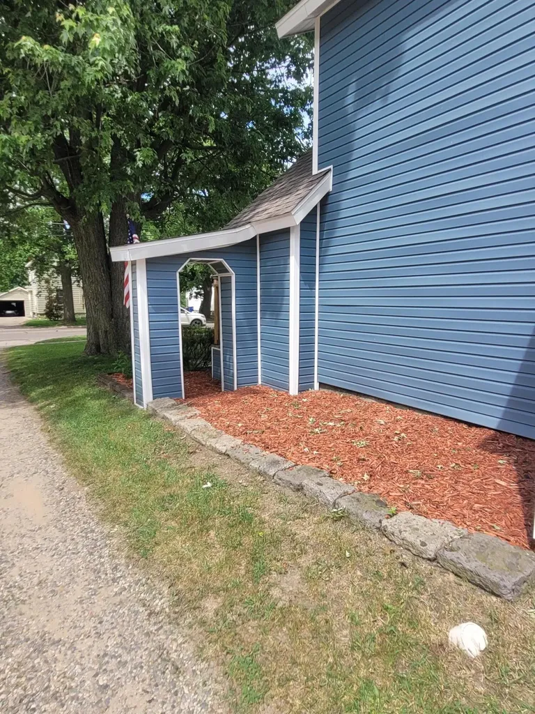 52 W Bacon Street Hillsdale City MI 49242