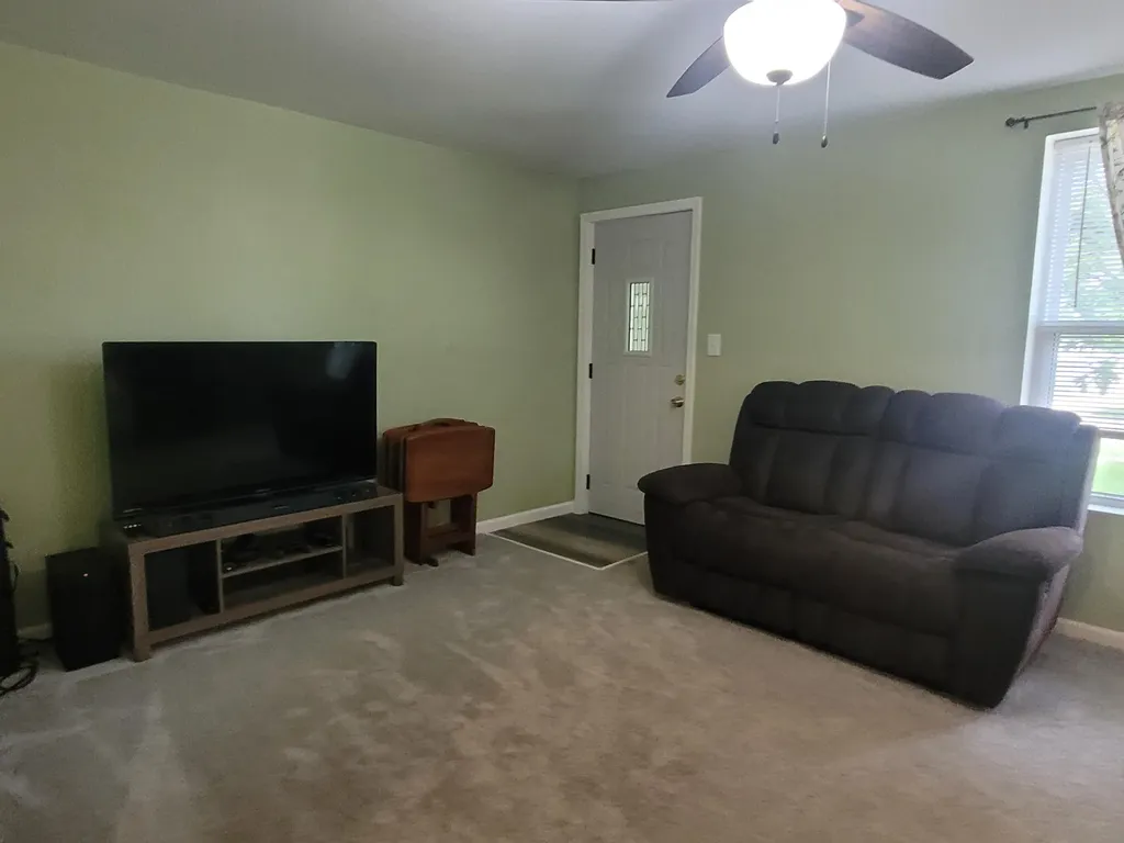 52 W Bacon Street Hillsdale City MI 49242